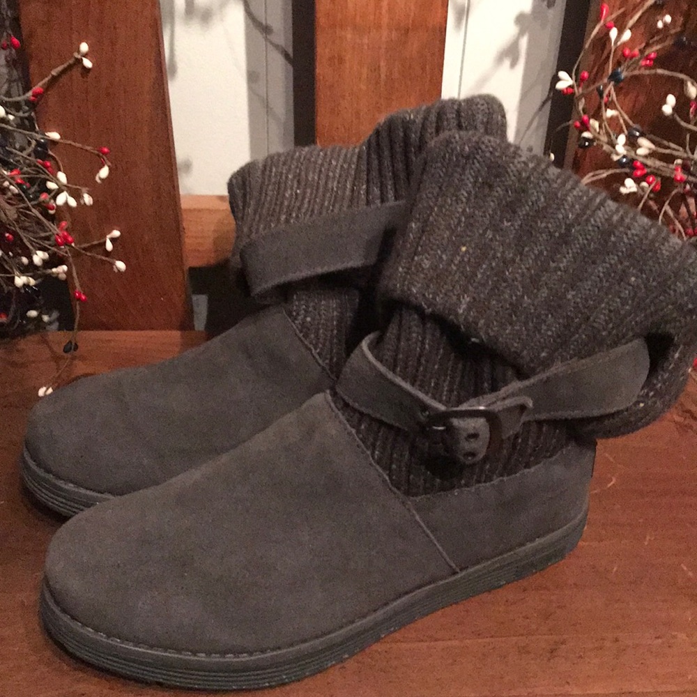 NWOT gray Sketchers boots, fur sole bed, very cozy